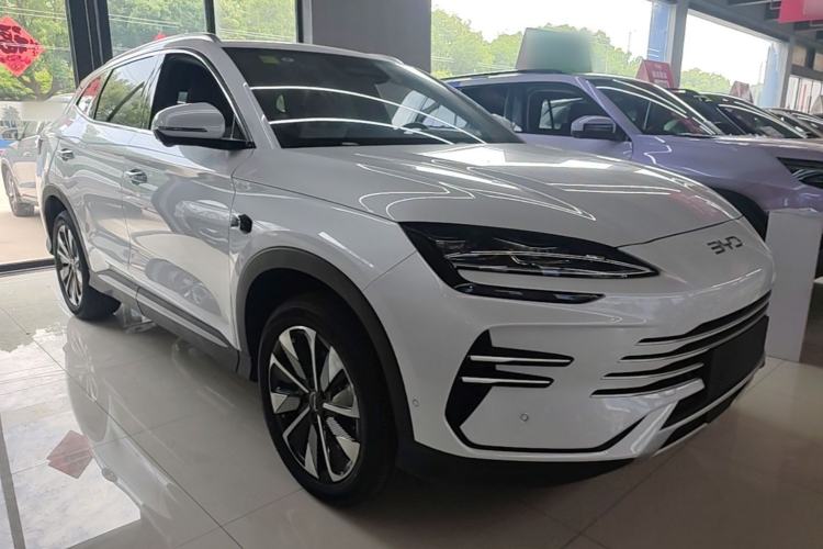 Used BYD Song PLUS New Energy 2025 DM-i Smart Drive 112KM Prestige Model Front Right 45 Deg