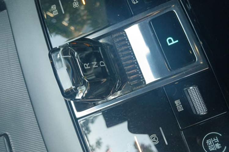 Used BYD Song PLUS New Energy 2025 EV 520km Premium Version Gear Lever