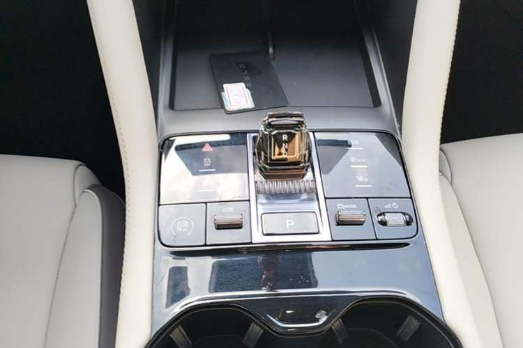 Used BYD Song PLUS New Energy 2025 EV 520km Luxury Version Gear Lever