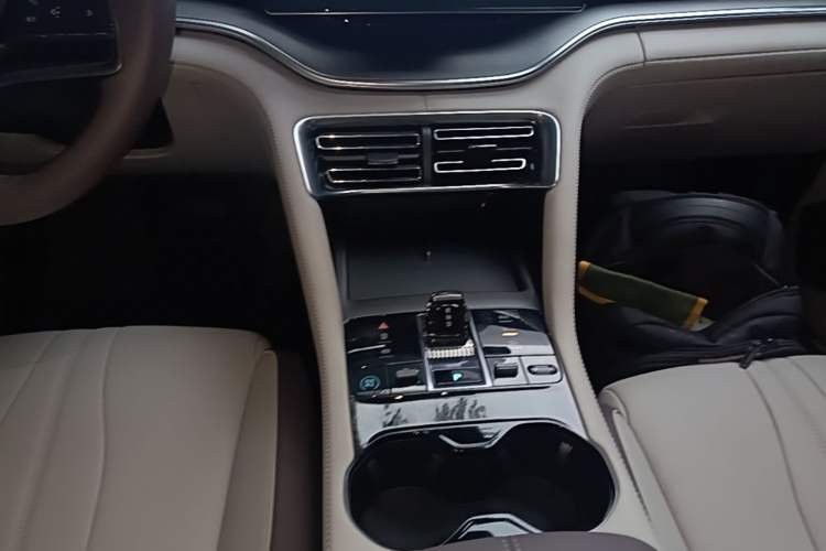 Used BYD Song PLUS New Energy 2025 DM-i 112KM Prestige Model Gear Lever