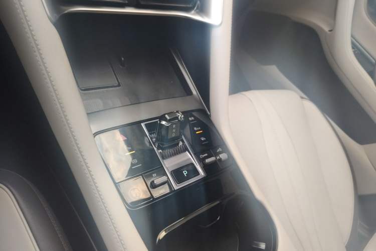 Used BYD Song PLUS New Energy 2025 DM-i 112KM Prestige Model Gear Lever
