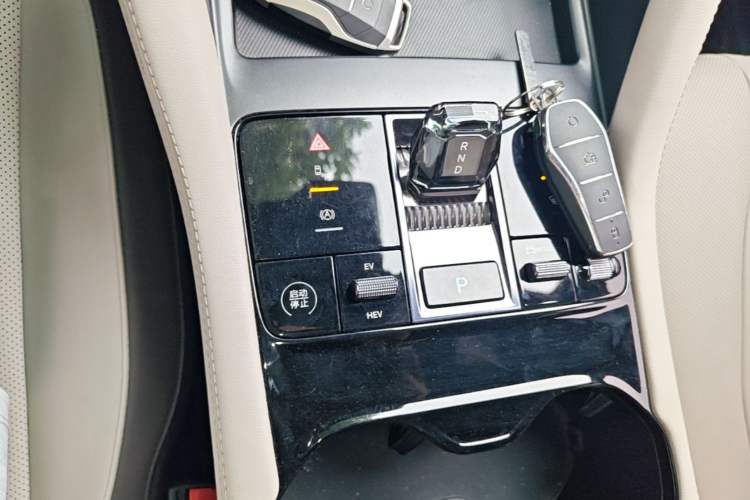 Used BYD Song PLUS New Energy 2025 DM-i 112KM Prestige Model Gear Lever