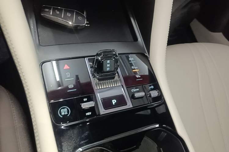Used BYD Song PLUS New Energy 2025 DM-i 112KM Prestige Model Gear Lever
