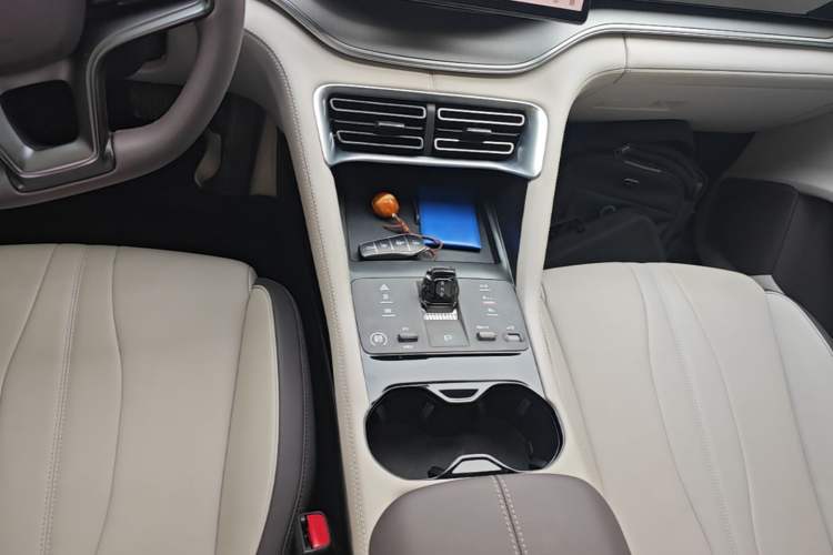Used BYD Song PLUS New Energy 2025 EV 520km Luxury Version Gear Lever