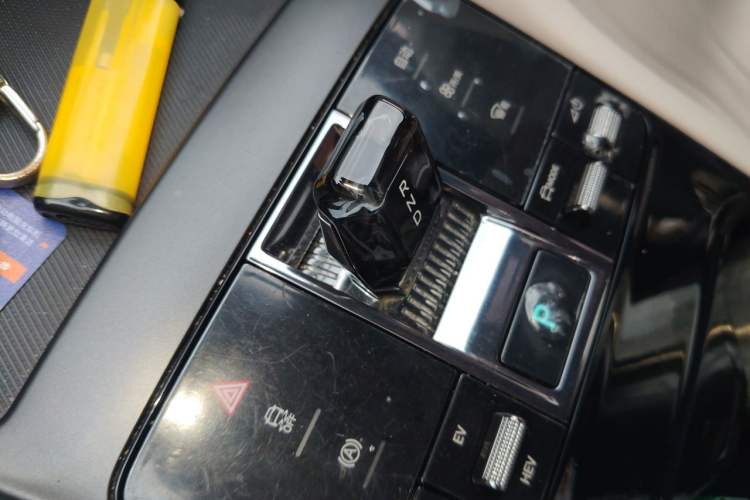 Used BYD Song PLUS New Energy 2025 DM-i Intelligent Driving 112KM Prestige Model Gear Lever