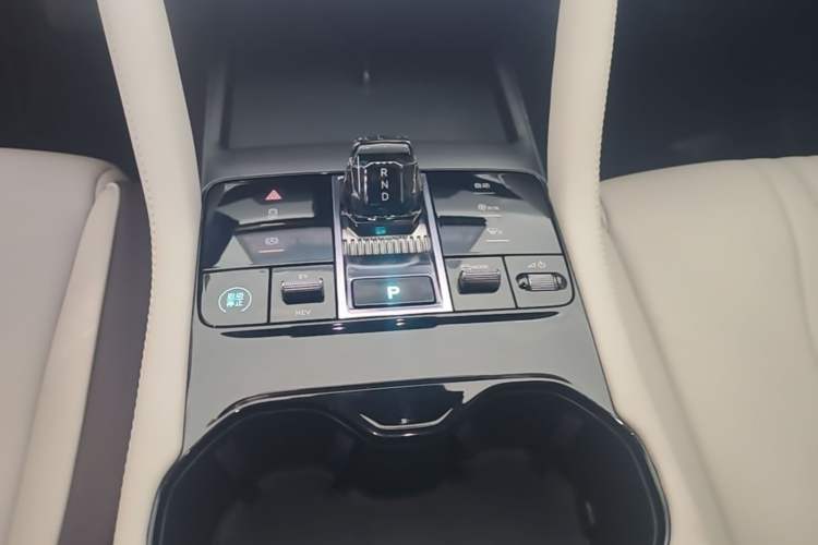 Used BYD Song PLUS New Energy 2025 DM-i 112KM Prestige Model Gear Lever