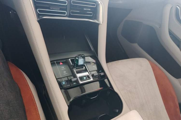 Used BYD Song PLUS New Energy 2025 DM-i Intelligent Driving 112KM Prestige Model Gear Lever