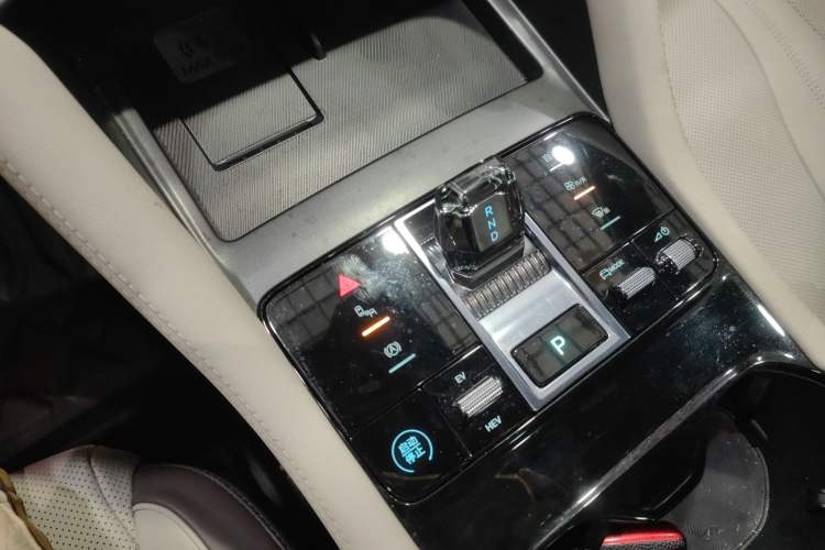 Used BYD Song PLUS New Energy 2025 DM-i 112KM Prestige Model Gear Lever