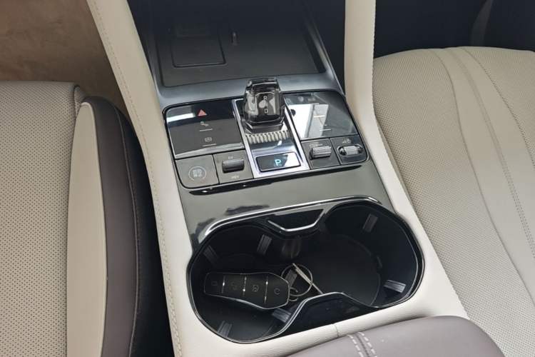 Used BYD Song PLUS New Energy 2025 DM-i 112KM Prestige Model Gear Lever