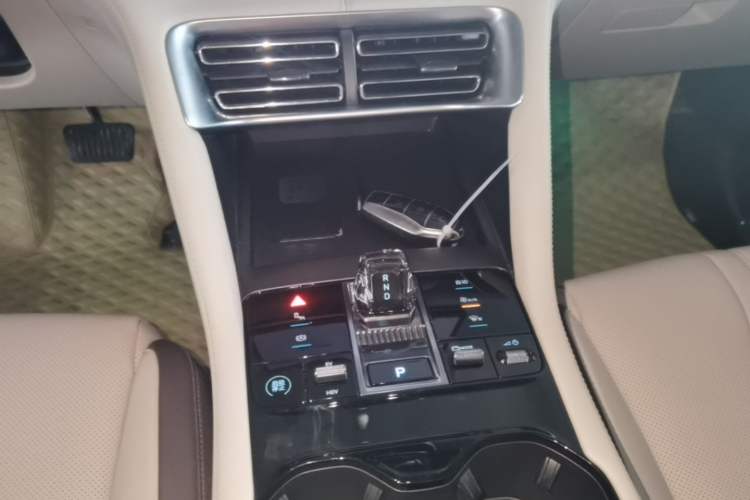 Used BYD Song PLUS New Energy 2025 DM-i 112KM Prestige Model Gear Lever