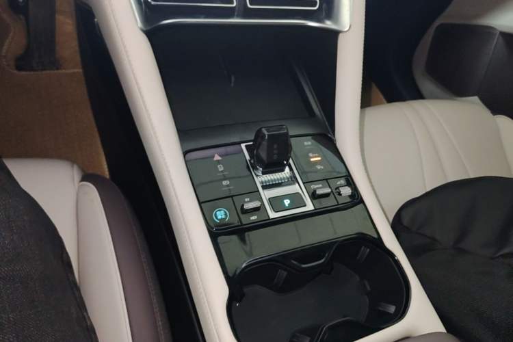Used BYD Song PLUS New Energy 2025 DM-i 112KM Prestige Model Gear Lever