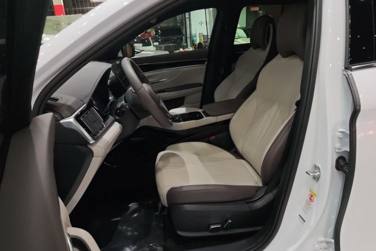 Used BYD Song PLUS New Energy 2025 EV 520km Luxury Version Interior 2