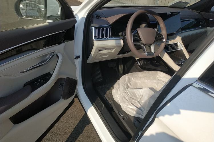 Used BYD Song PLUS New Energy 2025 DM-i 112KM Prestige Model Interior 3