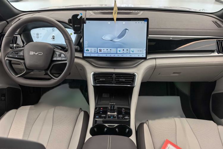Used BYD Song PLUS New Energy 2025 DM-i Smart Drive 112KM Prestige Model Interior 3