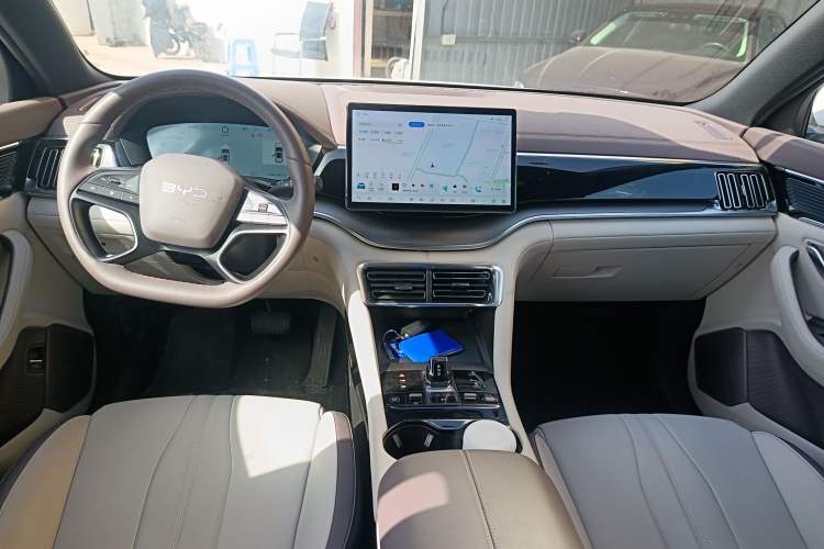 Used BYD Song PLUS New Energy 2025 DM-i Intelligent Driving 112KM Prestige Model Interior 3