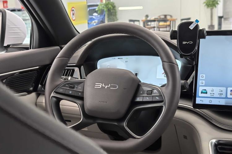 Used BYD Song PLUS New Energy 2025 DM-i Smart Drive 112KM Prestige Model Interior 4