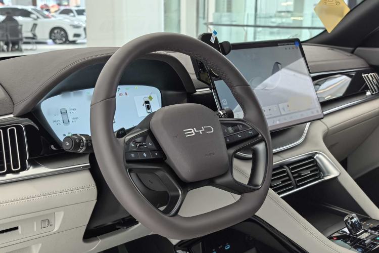 Used BYD Song PLUS New Energy 2025 DM-i Smart Drive 112KM Prestige Model Interior 5