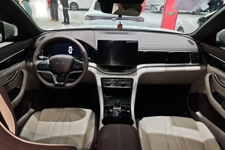 Used BYD Song PLUS New Energy 2025 EV 520km Luxury Version Interior 6