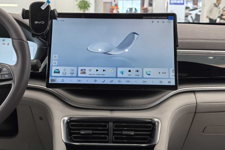 Used BYD Song PLUS New Energy 2025 DM-i Smart Drive 112KM Prestige Model Interior 6