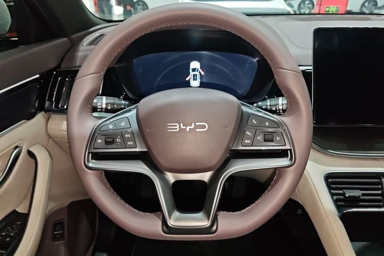 Used BYD Song PLUS New Energy 2025 EV 520km Luxury Version Interior 8