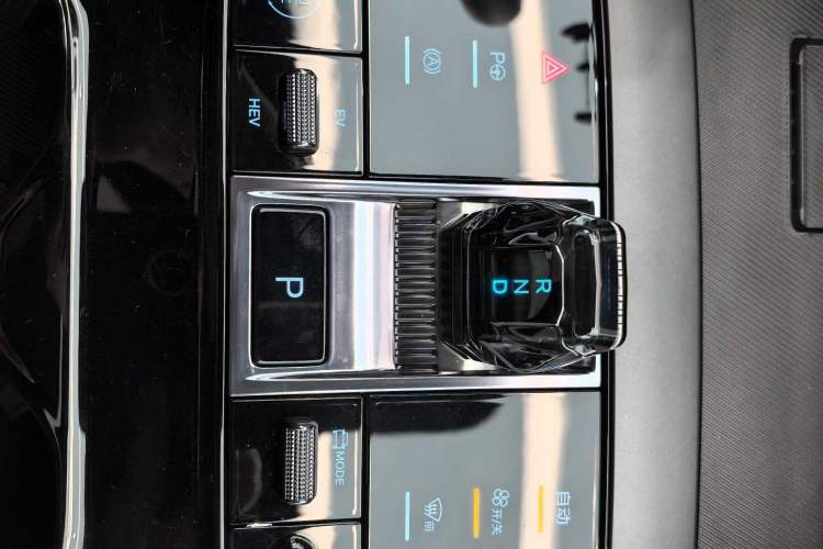 Used BYD Song PLUS New Energy 2025 DM-i Smart Drive 112KM Prestige Model Interior 8