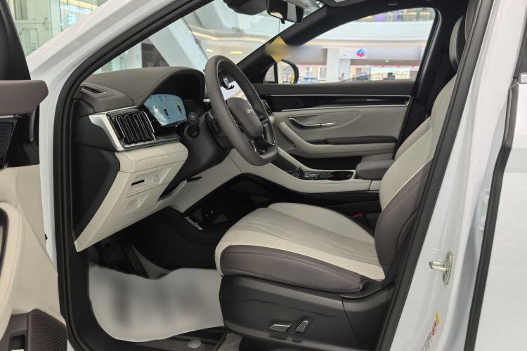 Used BYD Song PLUS New Energy 2025 DM-i Smart Drive 112KM Prestige Model Interior 9