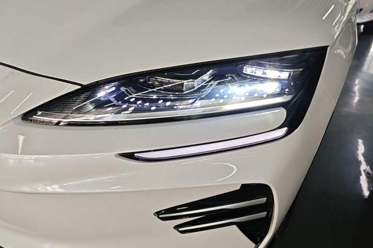 Used BYD Song PLUS New Energy 2025 EV 520km Luxury Version Left Front Headlight