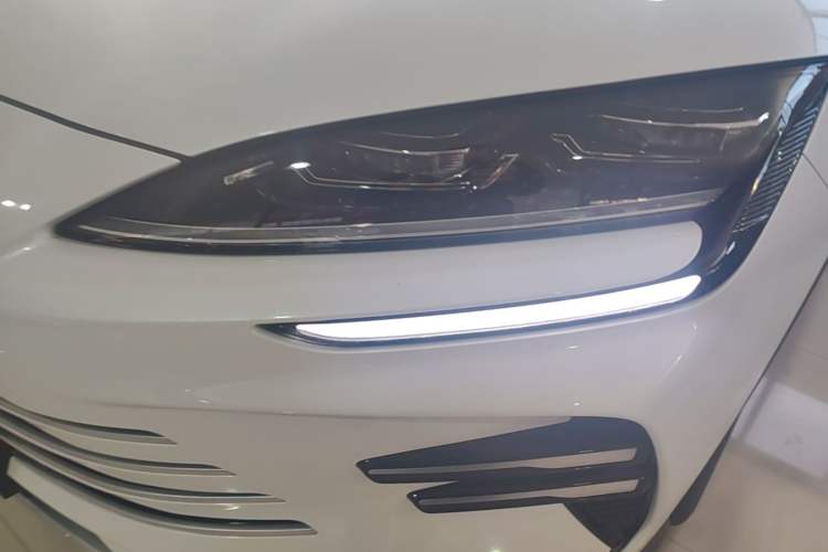 Used BYD Song PLUS New Energy 2025 DM-i 112KM Prestige Model Left Front Headlight
