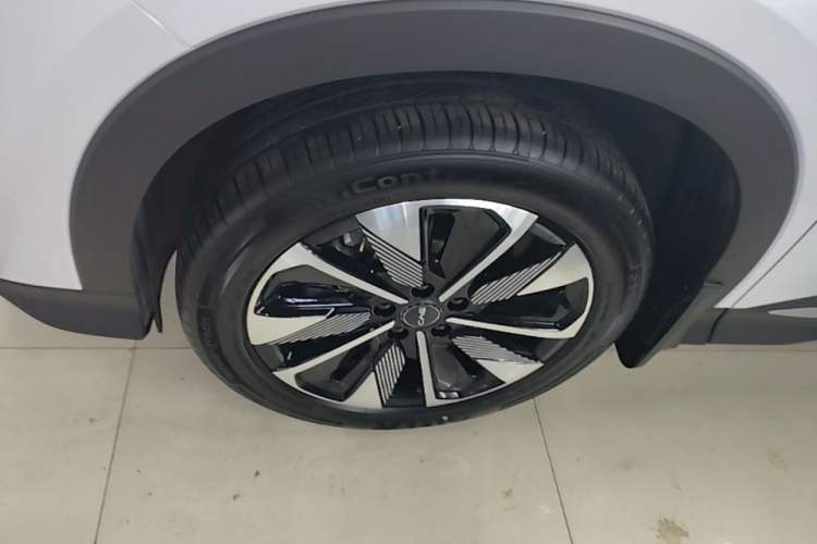 Used BYD Song PLUS New Energy 2025 DM-i 112KM Prestige Model Left Front Wheel Hub