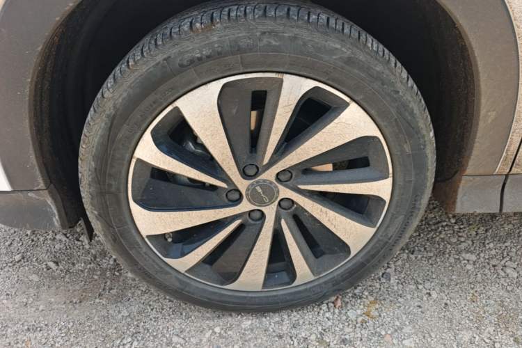 Used BYD Song PLUS New Energy 2025 EV Smart Drive Edition 605km Flagship Model Left Front Wheel Hub
