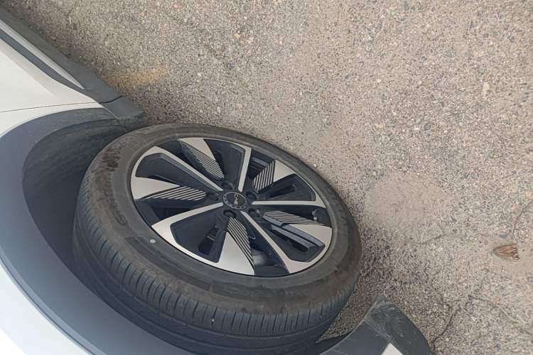 Used BYD Song PLUS New Energy 2025 DM-i 112KM Prestige Model Left Front Wheel Hub