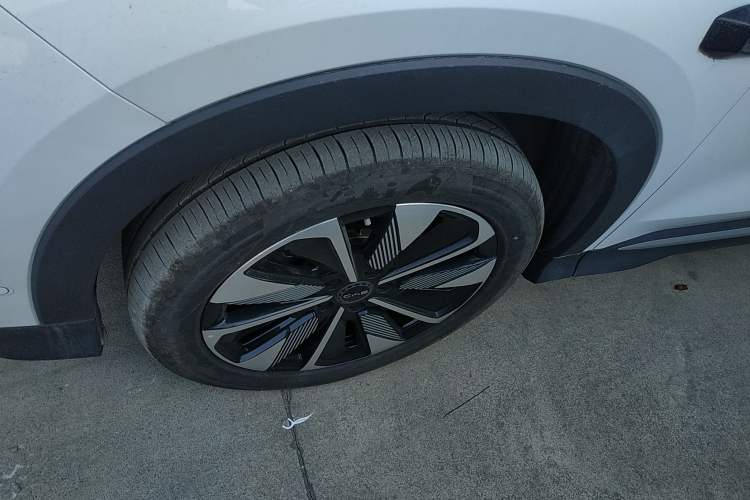 Used BYD Song PLUS New Energy 2025 DM-i 112KM Prestige Model Left Front Wheel Hub