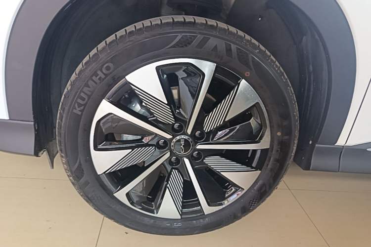 Used BYD Song PLUS New Energy 2025 DM-i 112KM Prestige Model Left Front Wheel Hub