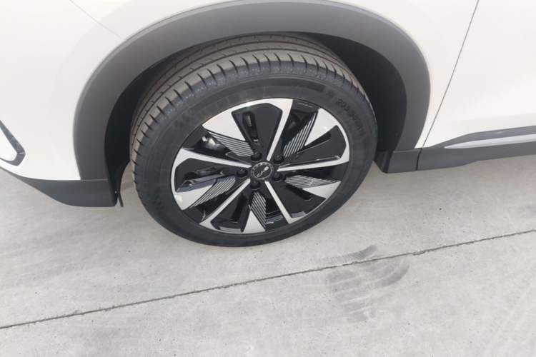 Used BYD Song PLUS New Energy 2025 EV 520km Premium Version Left Front Wheel Hub