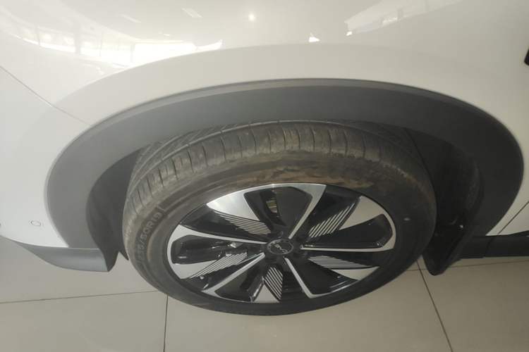 Used BYD Song PLUS New Energy 2025 DM-i Intelligent Driving 160KM Flagship Model Left Front Wheel Hub