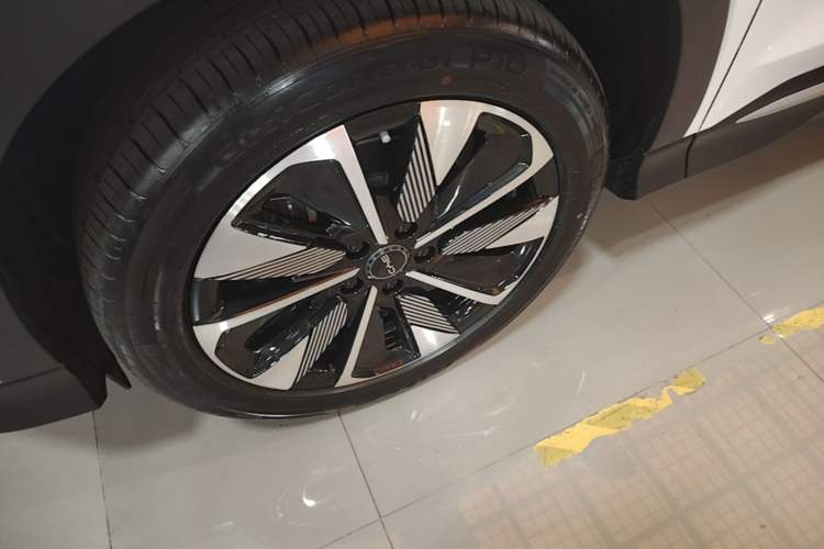 Used BYD Song PLUS New Energy 2025 DM-i 160KM Flagship Model Left Front Wheel Hub