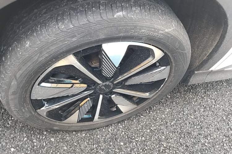 Used BYD Song PLUS New Energy 2025 EV 520km Luxury Version Left Front Wheel Hub