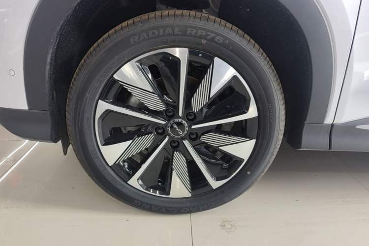 Used BYD Song PLUS New Energy 2025 DM-i Smart Drive 112KM Prestige Model Left Front Wheel Hub