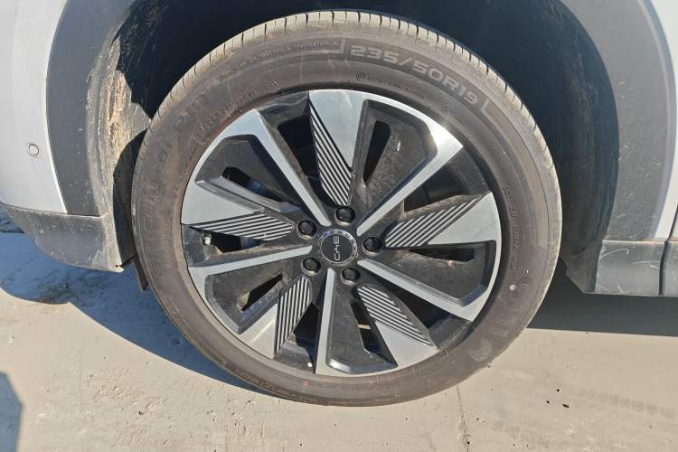 Used BYD Song PLUS New Energy 2025 DM-i Intelligent Driving 160KM Flagship Model Left Front Wheel Hub