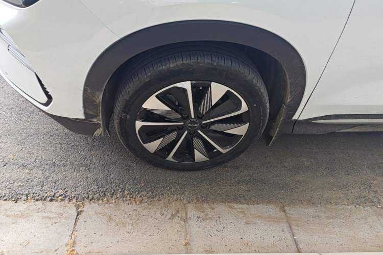 Used BYD Song PLUS New Energy 2025 DM-i 112KM Prestige Model Left Front Wheel Hub