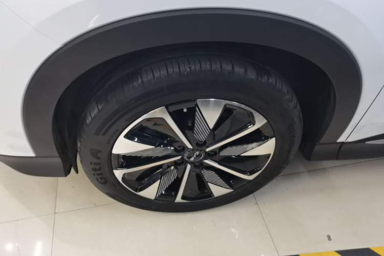 Used BYD Song PLUS New Energy 2025 DM-i 160KM Flagship Model Left Front Wheel Hub