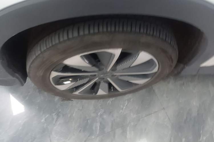 Used BYD Song PLUS New Energy 2025 EV Intelligent Driving Edition 520km Luxury Model Left Front Wheel Hub