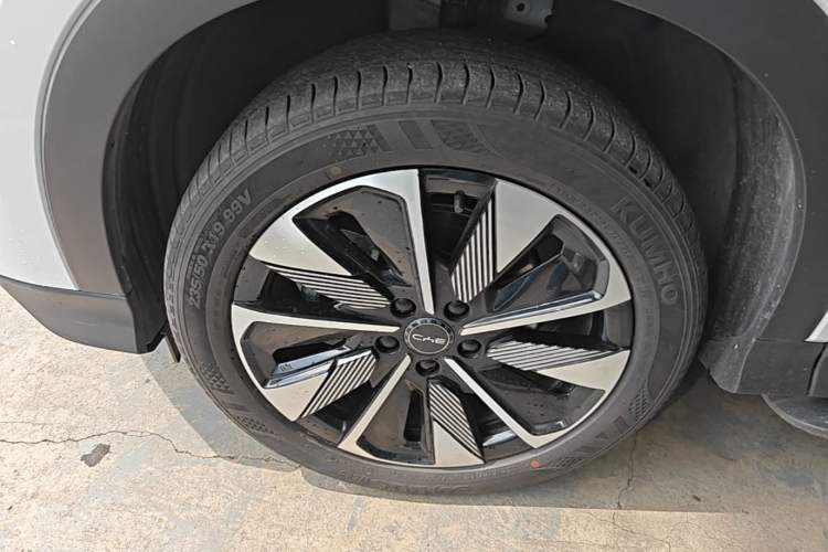 Used BYD Song PLUS New Energy 2025 DM-i 112KM Prestige Model Left Front Wheel Hub