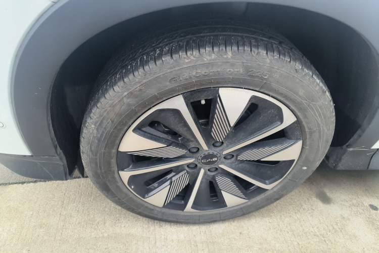 Used BYD Song PLUS New Energy 2025 EV Intelligent Driving Edition 520km Luxury Model Left Front Wheel Hub