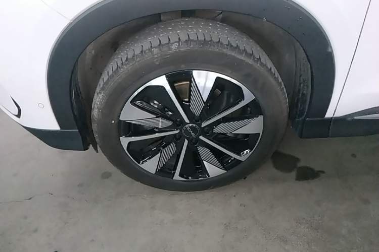 Used BYD Song PLUS New Energy 2025 DM-i Intelligent Driving 112KM Prestige Model Left Front Wheel Hub