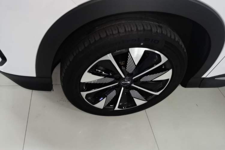Used BYD Song PLUS New Energy 2025 DM-i 160KM Flagship Model Left Front Wheel Hub