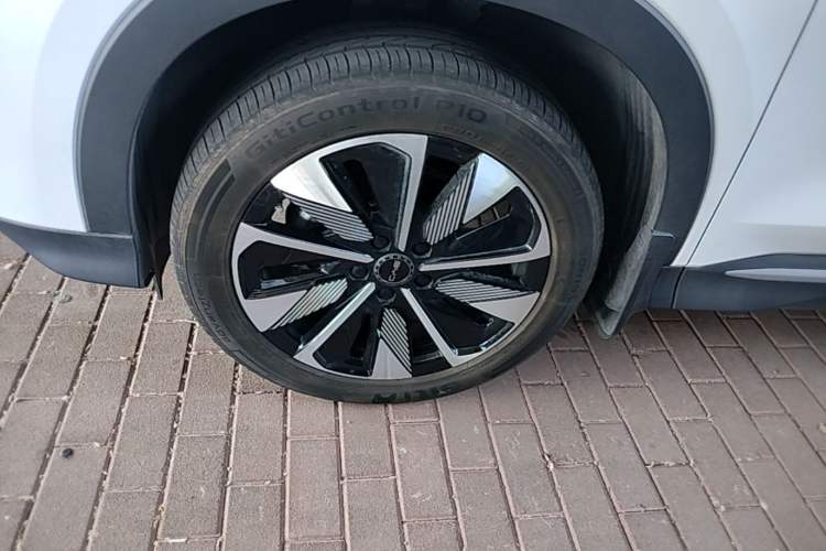 Used BYD Song PLUS New Energy 2025 DM-i 112KM Prestige Model Left Front Wheel Hub