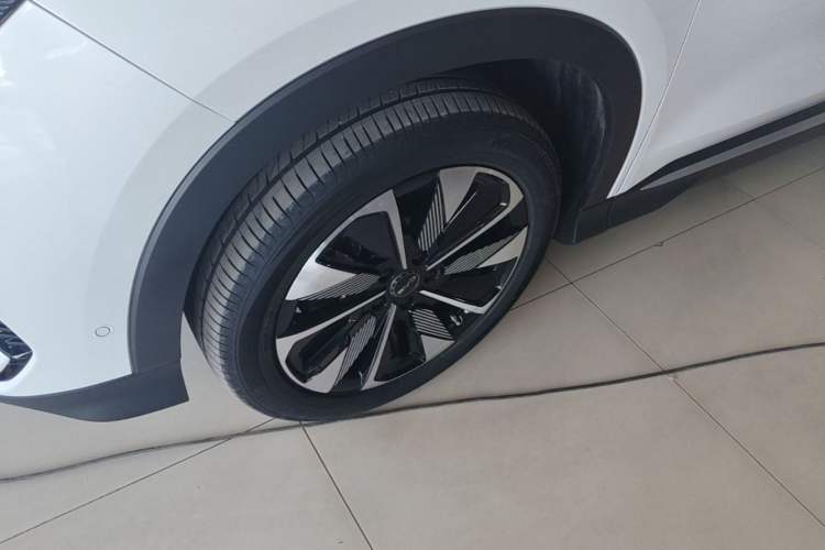 Used BYD Song PLUS New Energy 2025 DM-i Intelligent Driving 112KM Prestige Model Left Front Wheel Hub