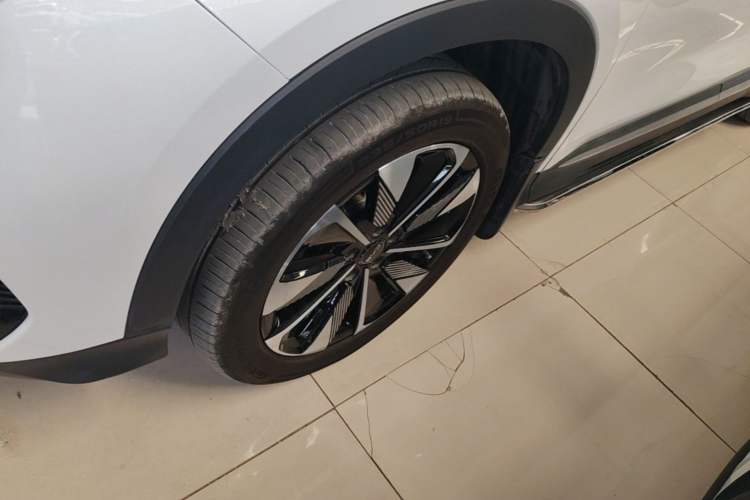 Used BYD Song PLUS New Energy 2025 DM-i 112KM Prestige Model Left Front Wheel Hub