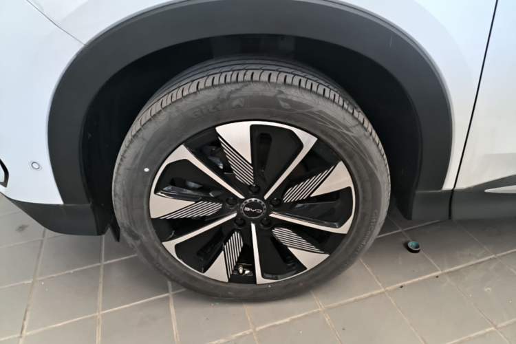 Used BYD Song PLUS New Energy 2025 EV Intelligent Driving Version 520km Premium Model Left Front Wheel Hub